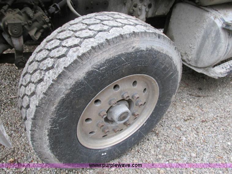 image for item H7599 1997 Ford L8000 dump truck