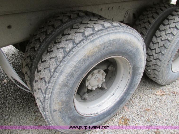 image for item H7599 1997 Ford L8000 dump truck