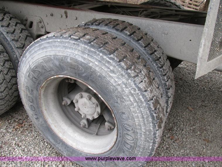 image for item H7599 1997 Ford L8000 dump truck