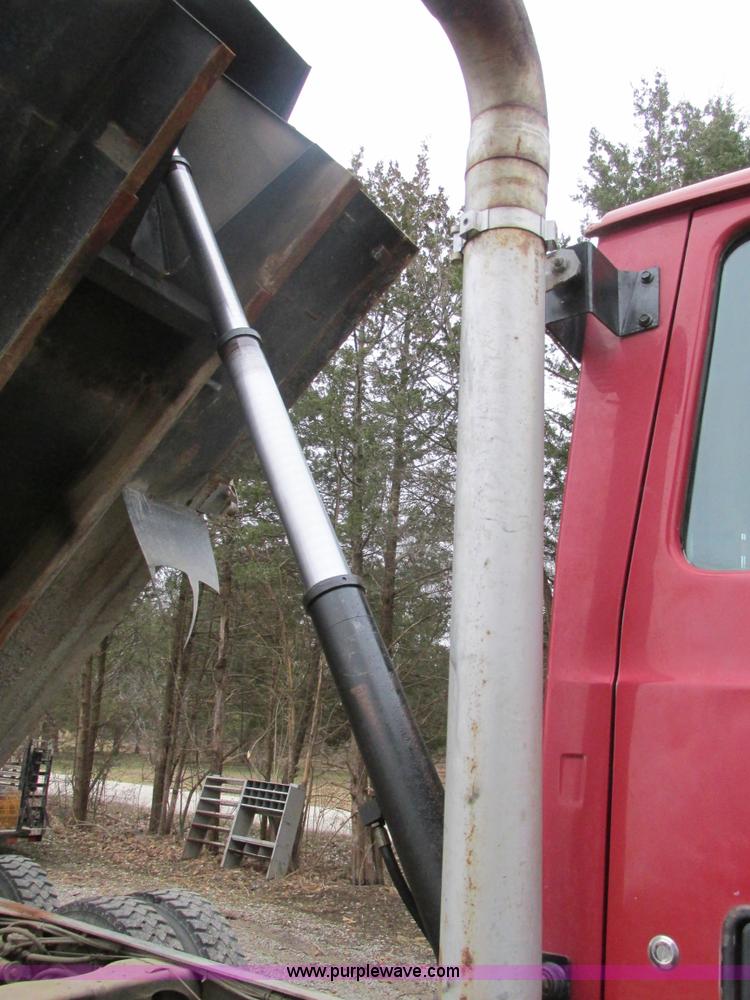 image for item H7599 1997 Ford L8000 dump truck