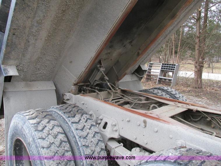 image for item H7599 1997 Ford L8000 dump truck