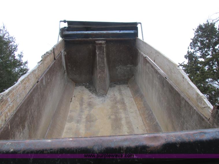 image for item H7599 1997 Ford L8000 dump truck