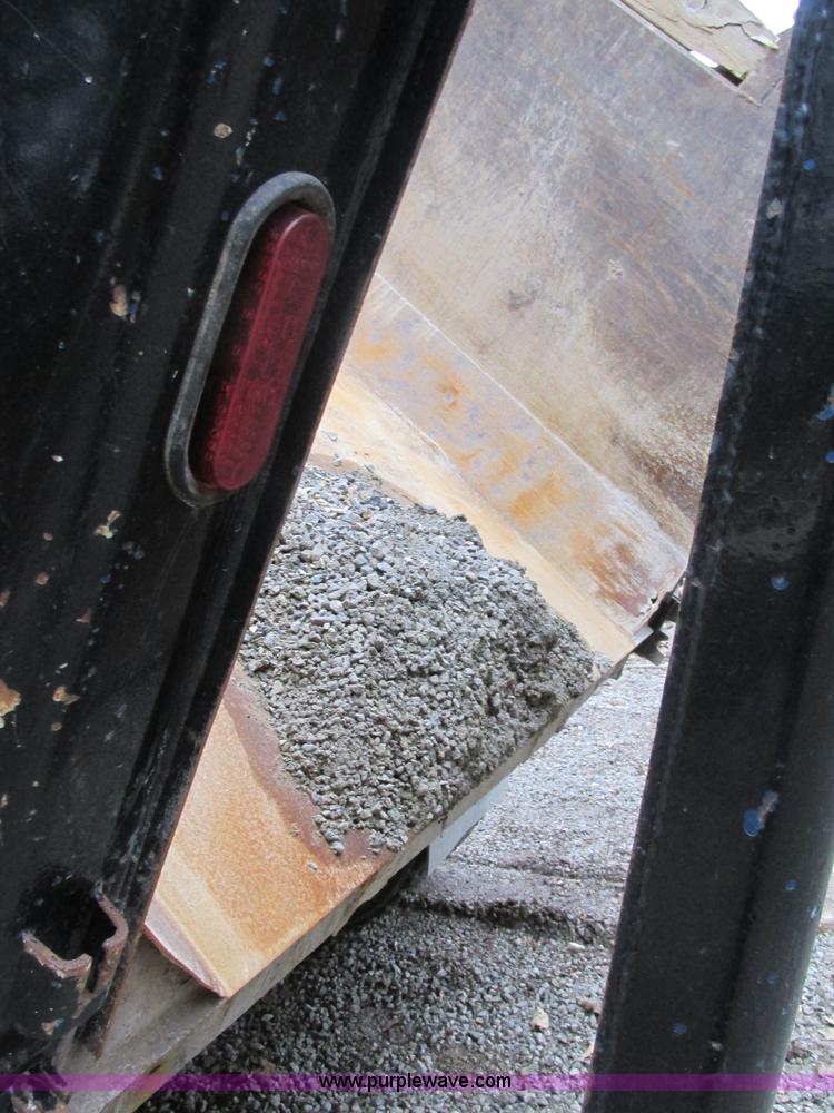 image for item H7599 1997 Ford L8000 dump truck