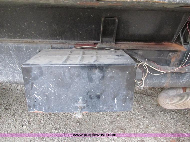 image for item H7599 1997 Ford L8000 dump truck