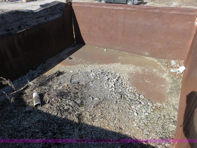 image for item I2266 1980 Ford F800 dump truck