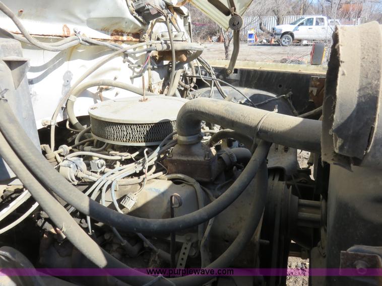 image for item I2266 1980 Ford F800 dump truck