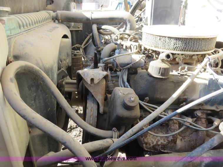 image for item I2266 1980 Ford F800 dump truck