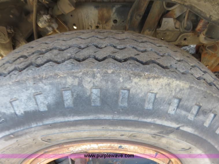 image for item I2266 1980 Ford F800 dump truck