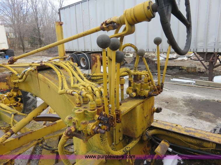 image for item I2436 1969 Allis Chalmers D rigid motor grader