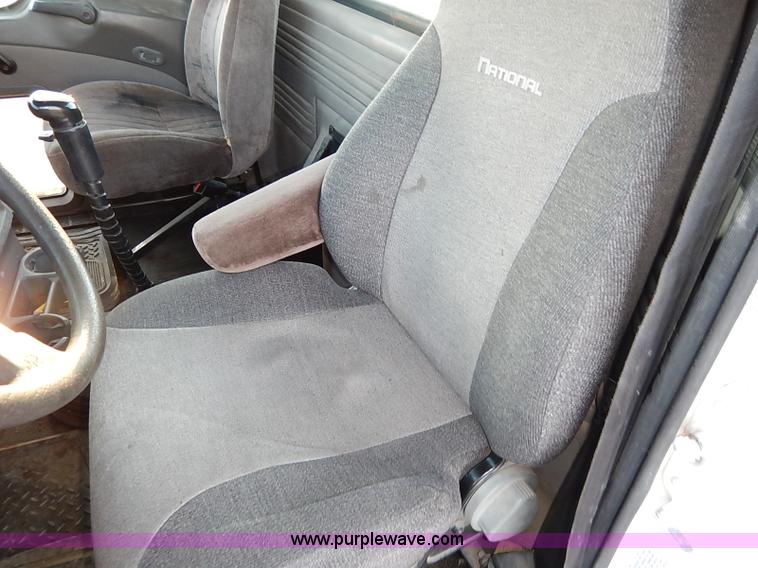 image for item I5117 2005 Mack CH613 semi truck