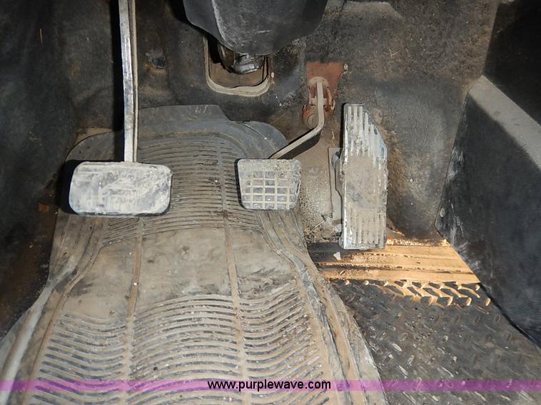 image for item I5117 2005 Mack CH613 semi truck