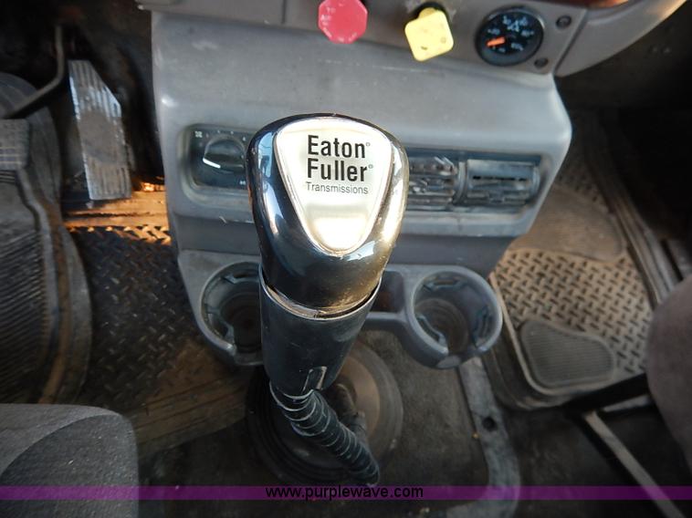 image for item I5117 2005 Mack CH613 semi truck