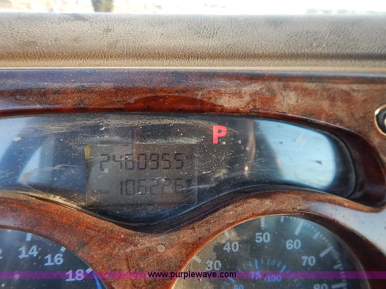 image for item I5117 2005 Mack CH613 semi truck