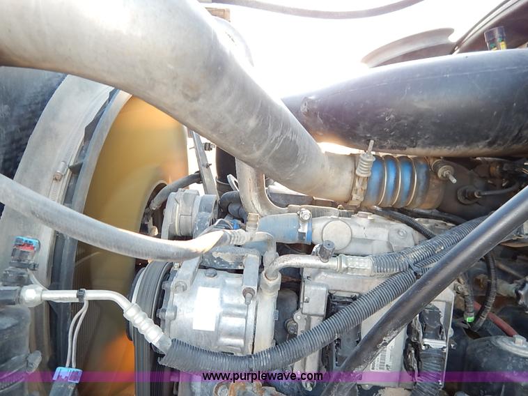 image for item I5117 2005 Mack CH613 semi truck