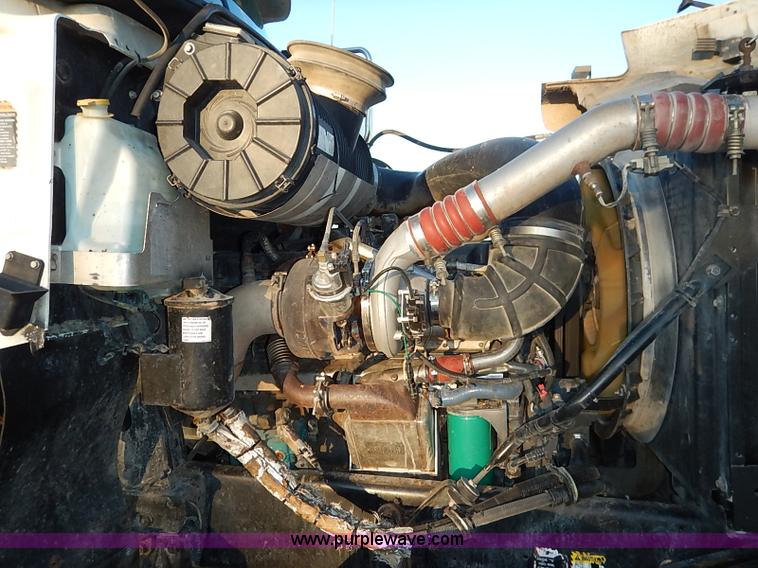 image for item I5117 2005 Mack CH613 semi truck