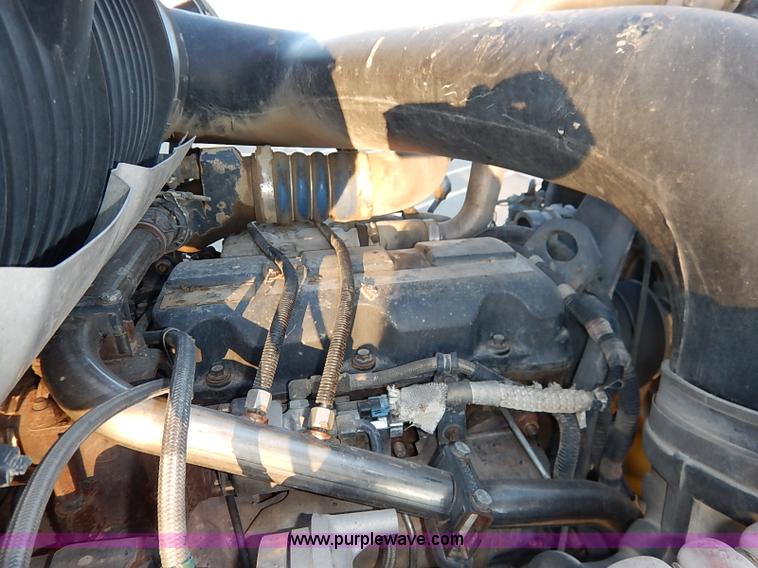 image for item I5117 2005 Mack CH613 semi truck