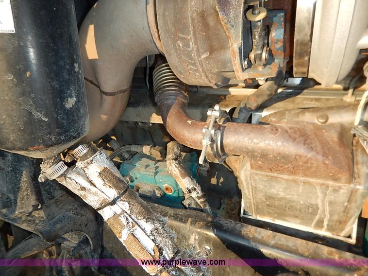 image for item I5117 2005 Mack CH613 semi truck