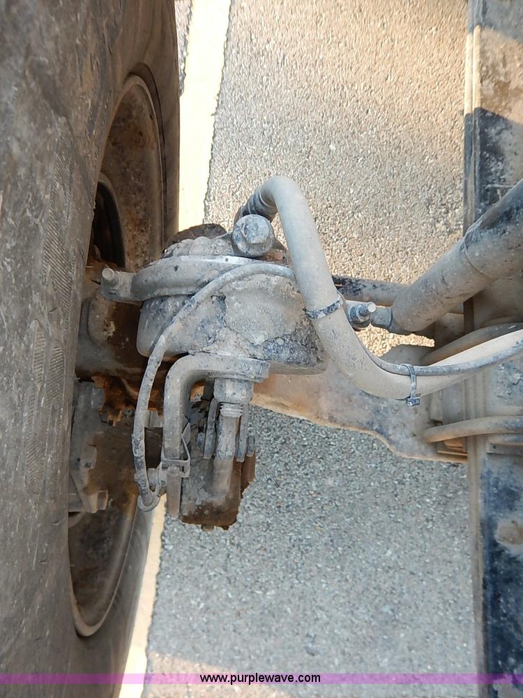 image for item I5117 2005 Mack CH613 semi truck