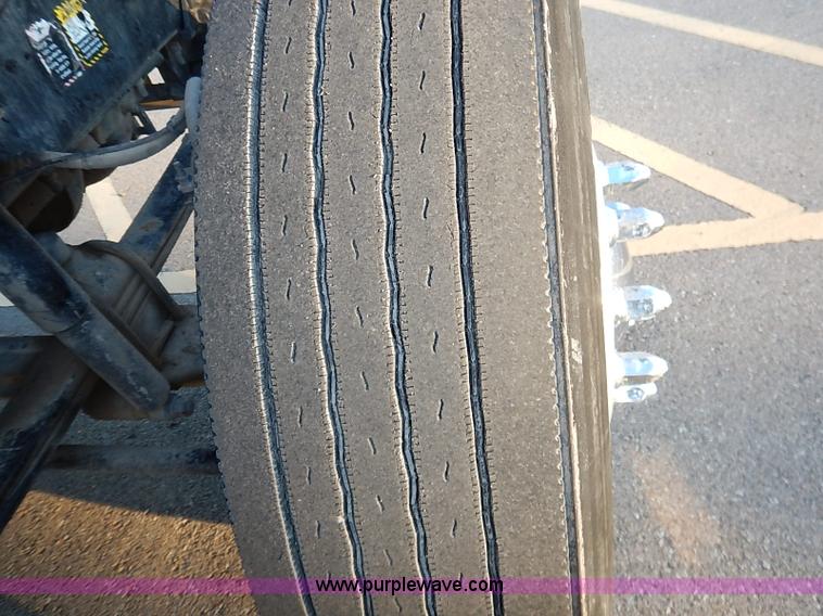 image for item I5117 2005 Mack CH613 semi truck