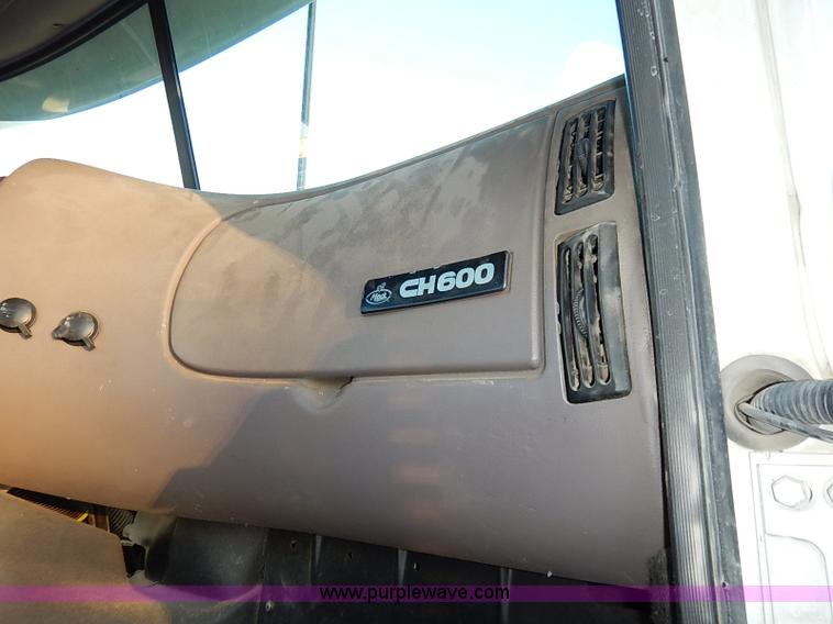 image for item I5117 2005 Mack CH613 semi truck