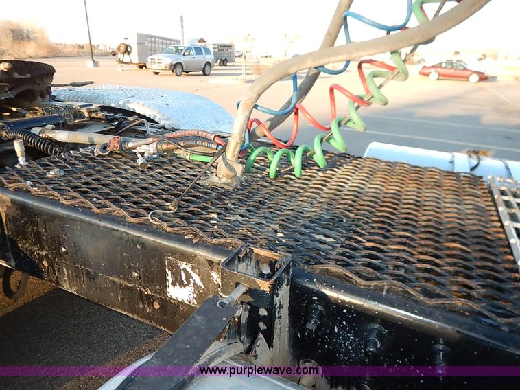 image for item I5117 2005 Mack CH613 semi truck