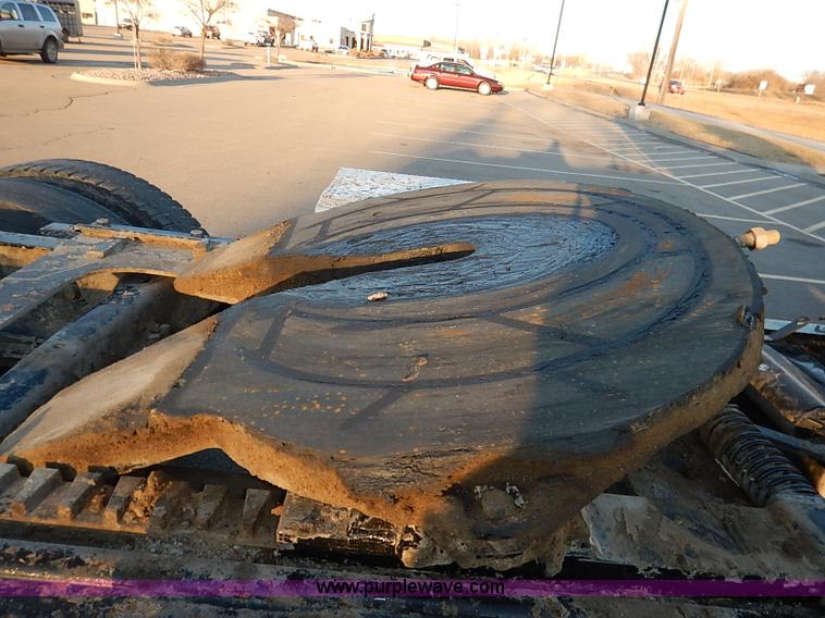 image for item I5117 2005 Mack CH613 semi truck