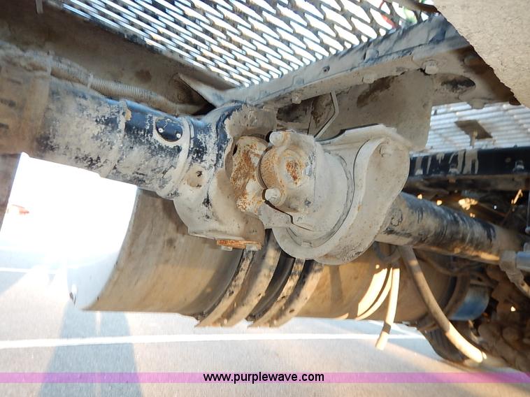 image for item I5117 2005 Mack CH613 semi truck