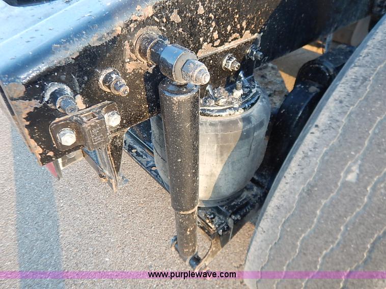 image for item I5117 2005 Mack CH613 semi truck