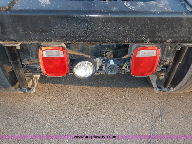 image for item I5117 2005 Mack CH613 semi truck