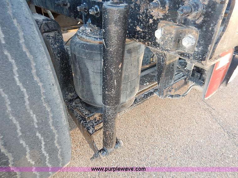 image for item I5117 2005 Mack CH613 semi truck