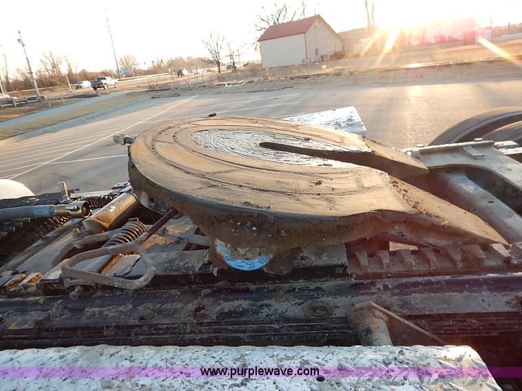 image for item I5117 2005 Mack CH613 semi truck