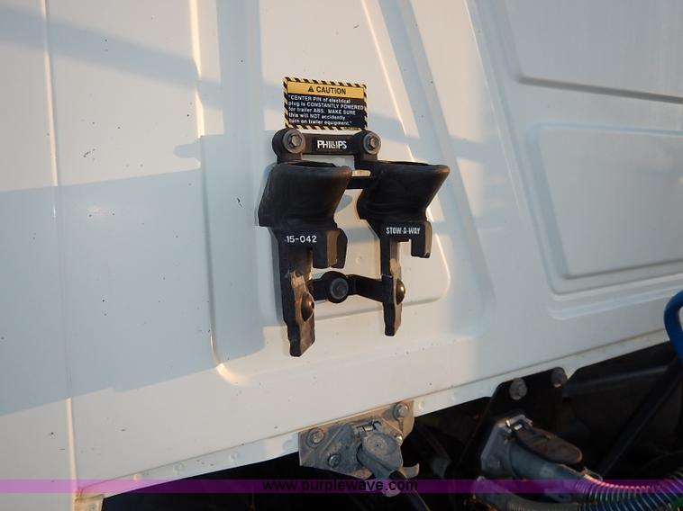 image for item I5117 2005 Mack CH613 semi truck