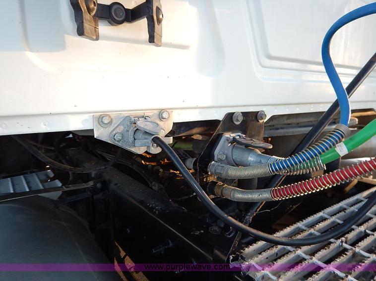 image for item I5117 2005 Mack CH613 semi truck