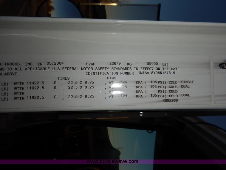 image for item I5117 2005 Mack CH613 semi truck