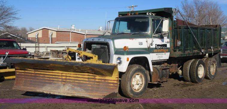 image for item I6850 1974 Ford dump truck