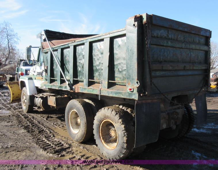 image for item I6850 1974 Ford dump truck