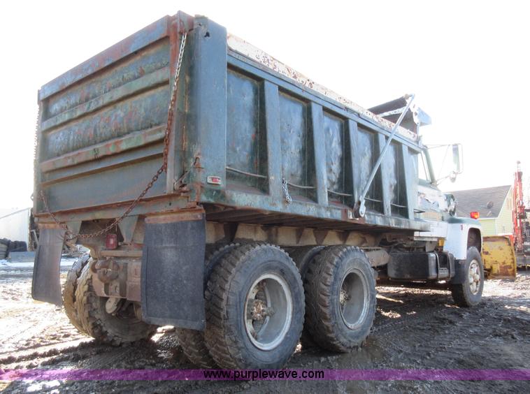 image for item I6850 1974 Ford dump truck