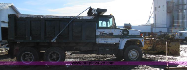 image for item I6850 1974 Ford dump truck