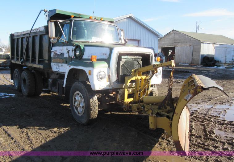 image for item I6850 1974 Ford dump truck
