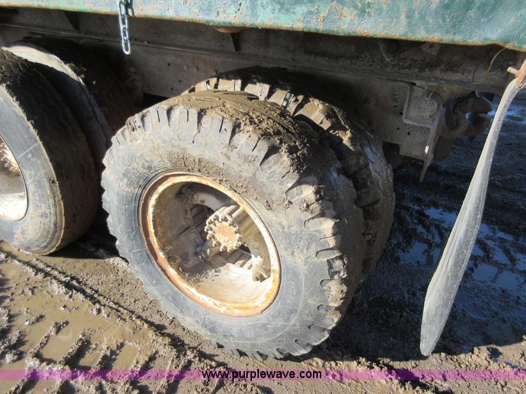 image for item I6850 1974 Ford dump truck