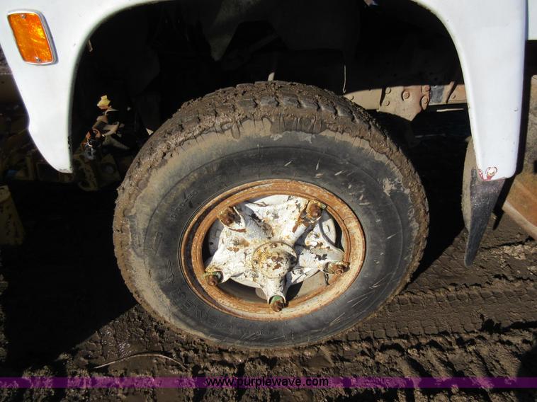 image for item I6850 1974 Ford dump truck