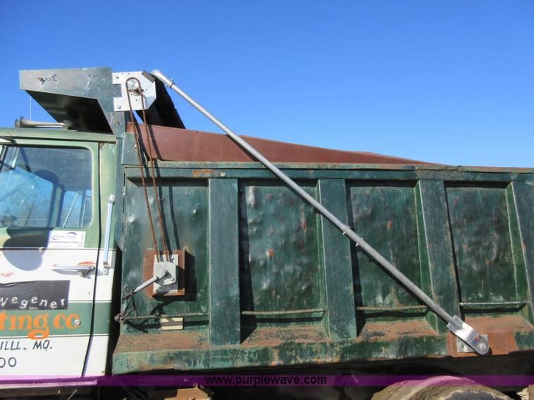 image for item I6850 1974 Ford dump truck