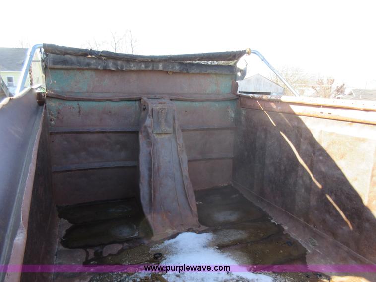 image for item I6850 1974 Ford dump truck