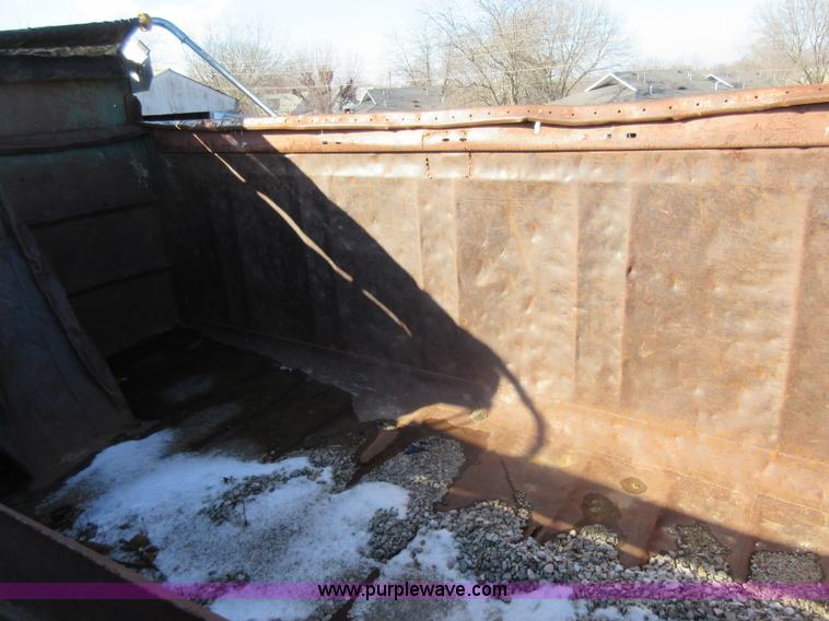 image for item I6850 1974 Ford dump truck