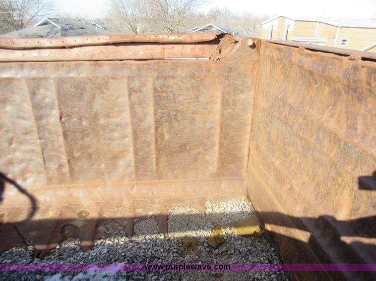 image for item I6850 1974 Ford dump truck