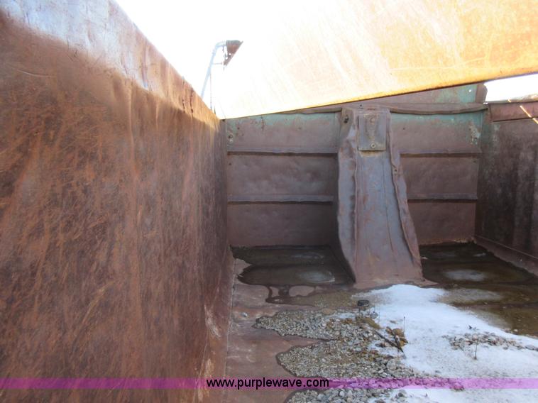 image for item I6850 1974 Ford dump truck