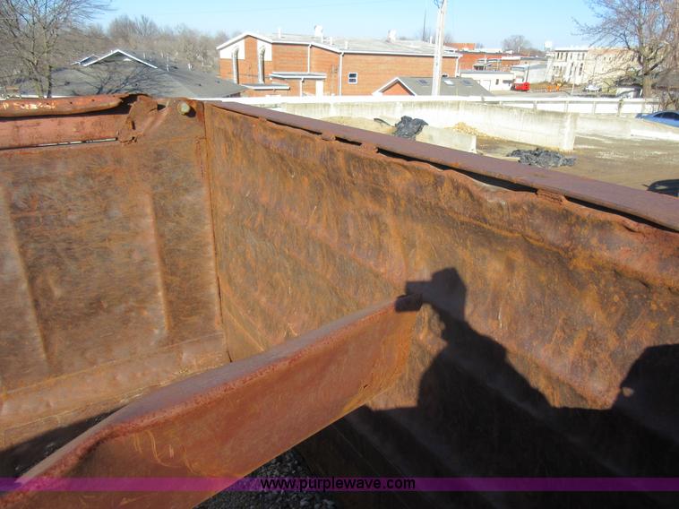 image for item I6850 1974 Ford dump truck