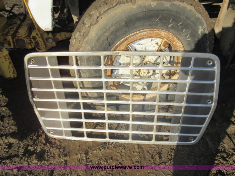 image for item I6850 1974 Ford dump truck