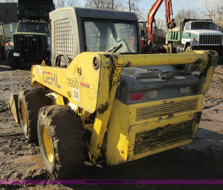 image for item I6852 2001 Gehl 7600 skid steer