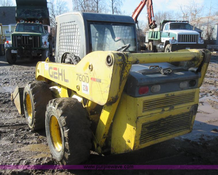 image for item I6852 2001 Gehl 7600 skid steer